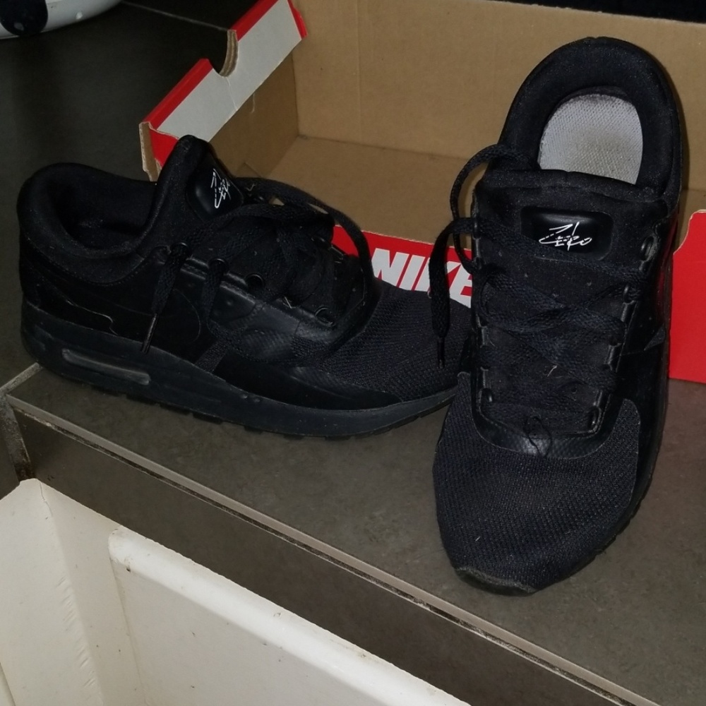 Nike shoes ... size 6 Y